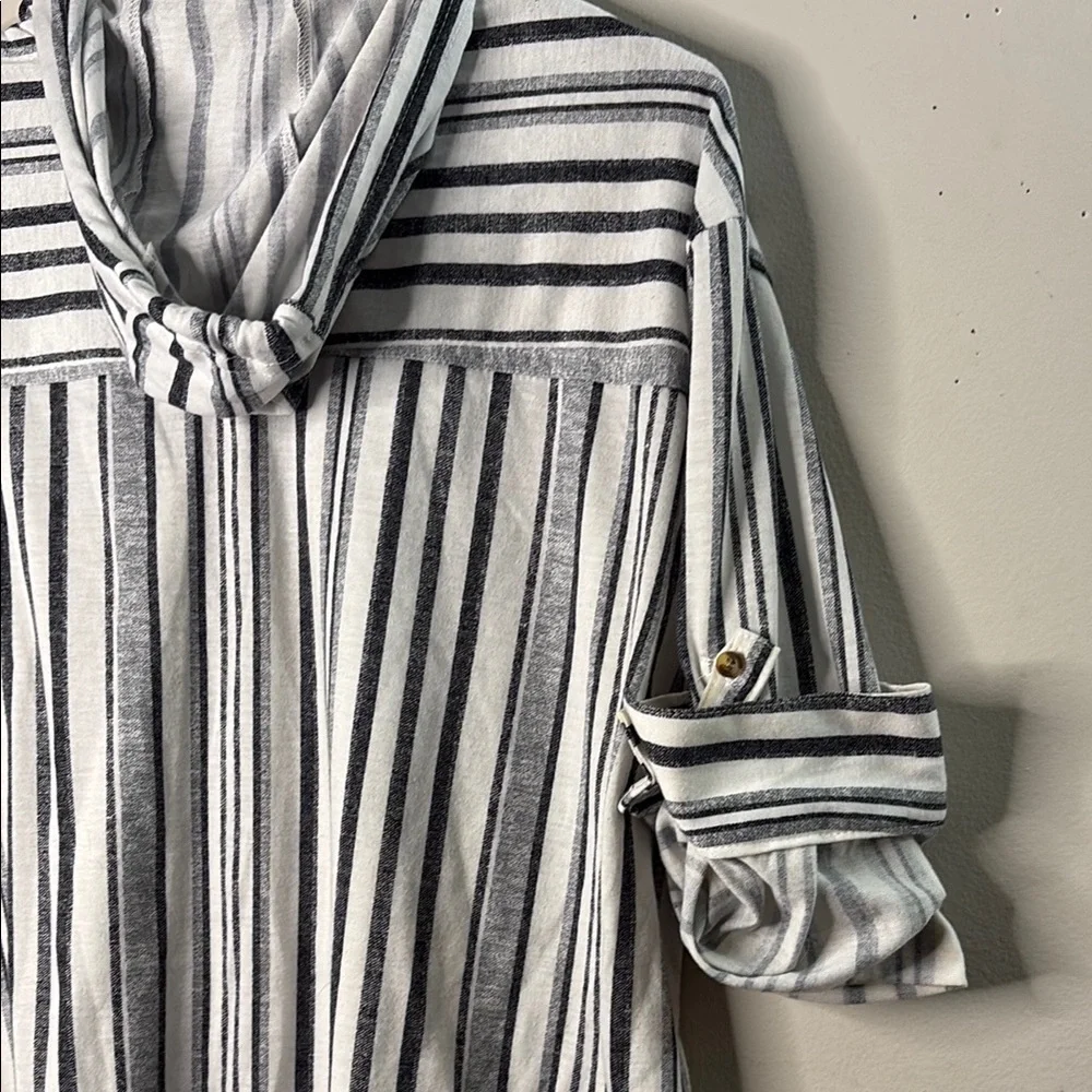 Eden & Olivia Black and White Striped Top - Picture 8 of 9